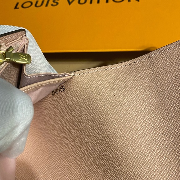 🔥💥LOUIS VUITTON Sarah Monogram Wallet💥🔥 - Picture 11 of 13